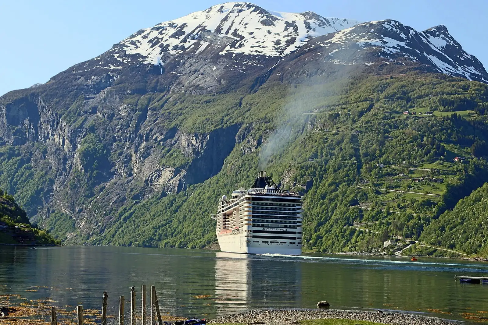 Navio no Geirangerfjord, na Noruega