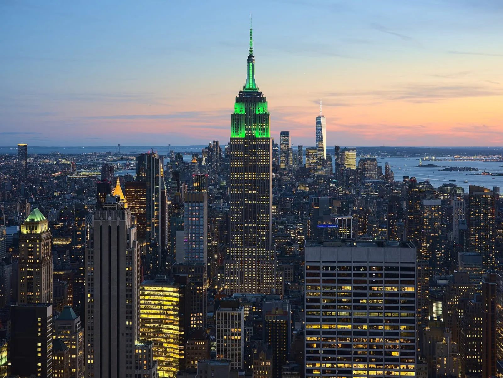 Empire State Building visto do Top of the Rock ao entardecer