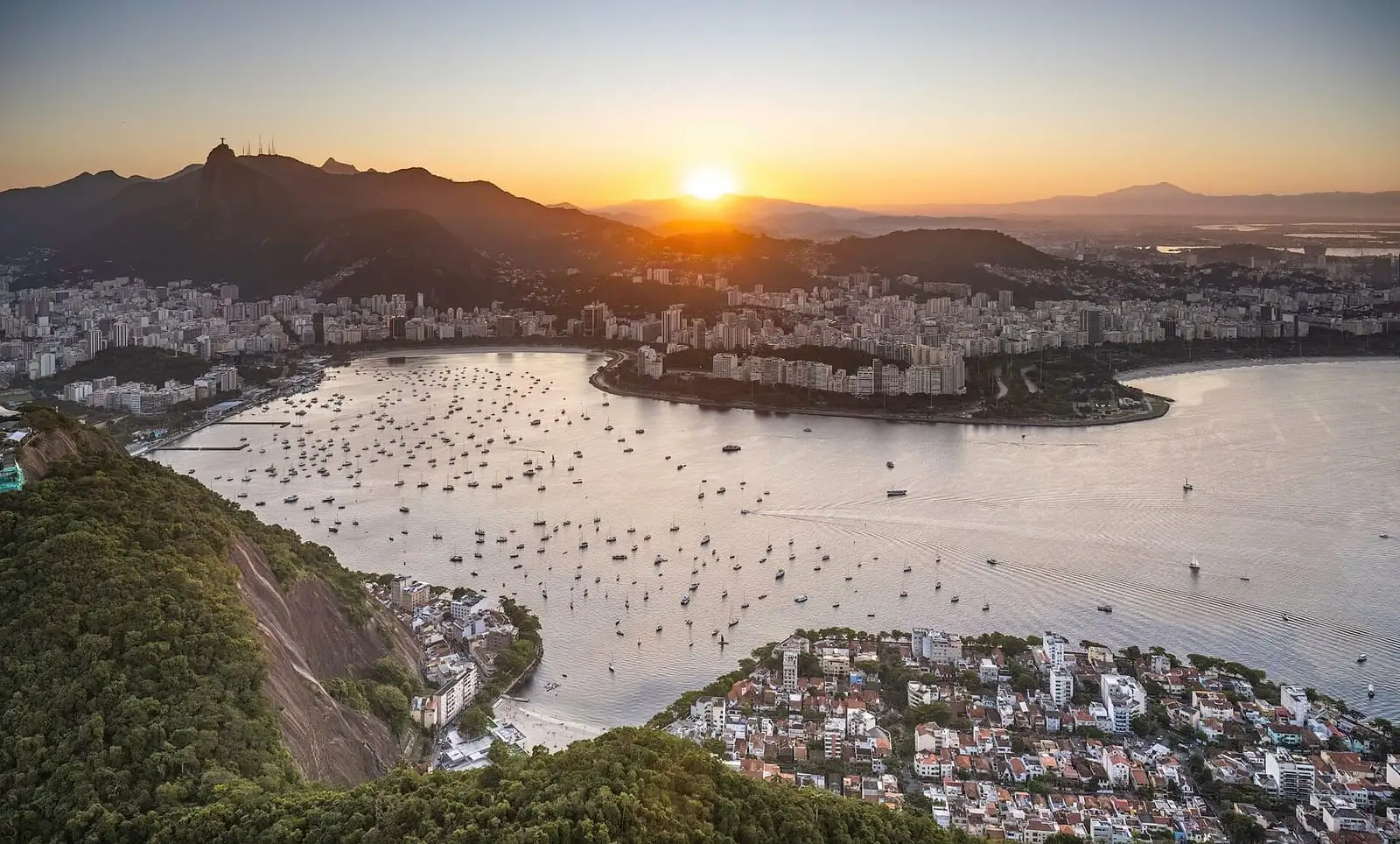 Rio de Janeiro e o Cristo Redentor vistos do Pão de Açúcar