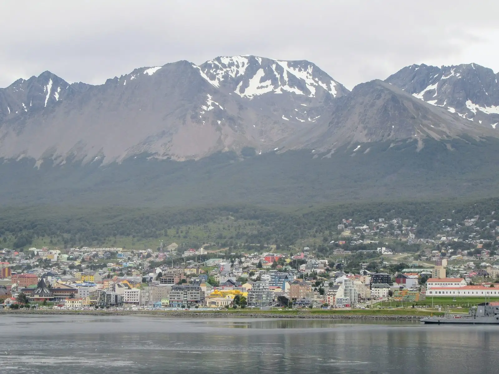 Ushuaia e as montanhas da Terra do Fogo
